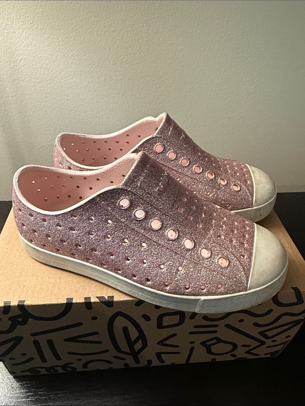 Native Girls' Glitter Slip-On Sneakers - Rose Pink